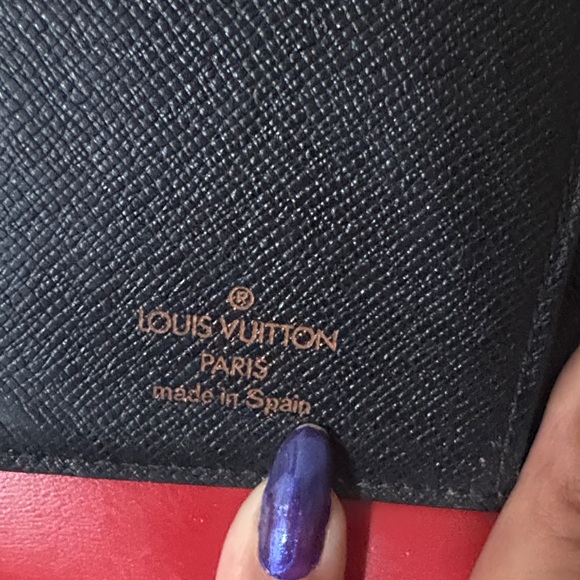 Authentic black EPI  Louis Vuitton agenda / passport holder with COA - Picture 4 of 17